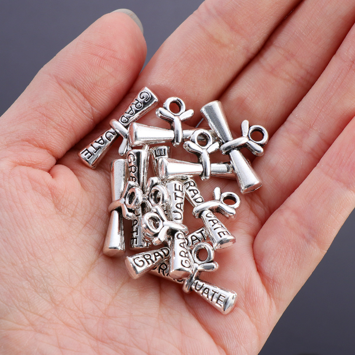 20Pcs Graduation Pendant Mini  - Jewelry Making Diploma recension och pris