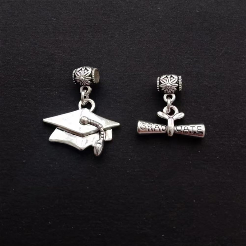 Graduation Hat Charms, Diploma - Jewelry Making Diploma recension och pris